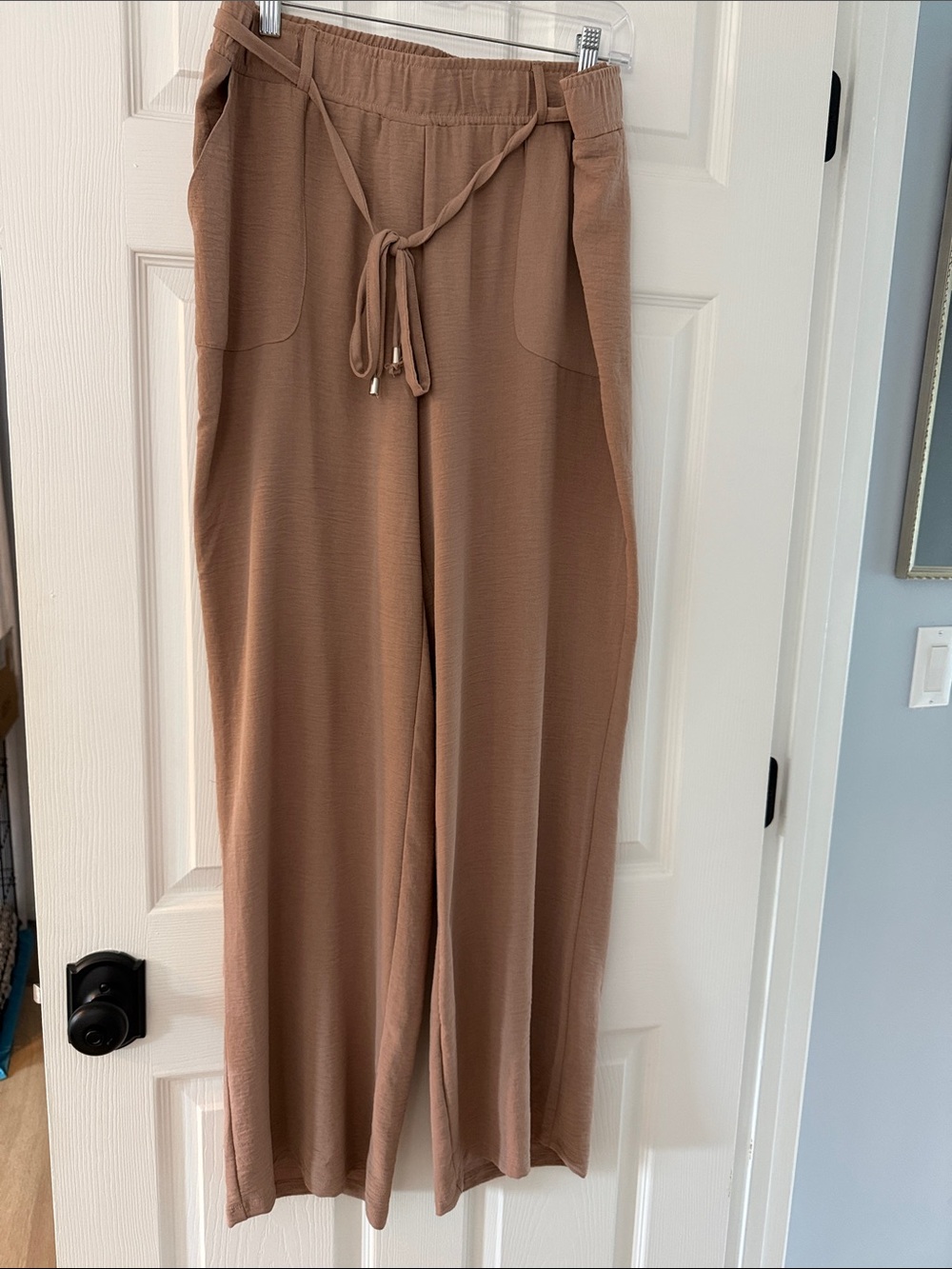 Wide-Leg Drawstring Pants in Brown